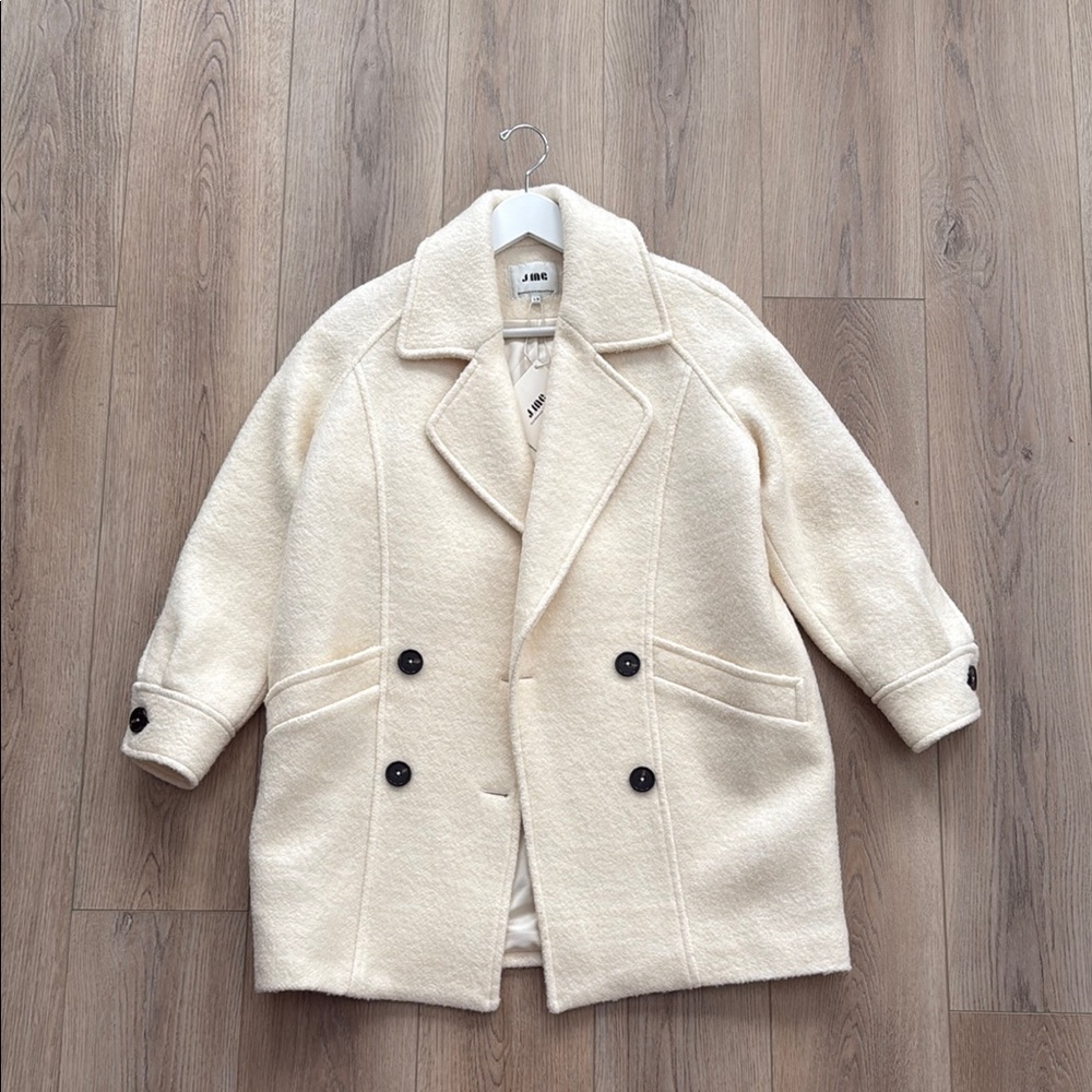 White/Cream coat - Picture 3 of 5